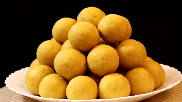 besan laddu